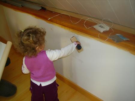 Ana�s pose le papier peint !